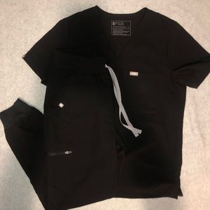 Figs Black Women’s Scrubs